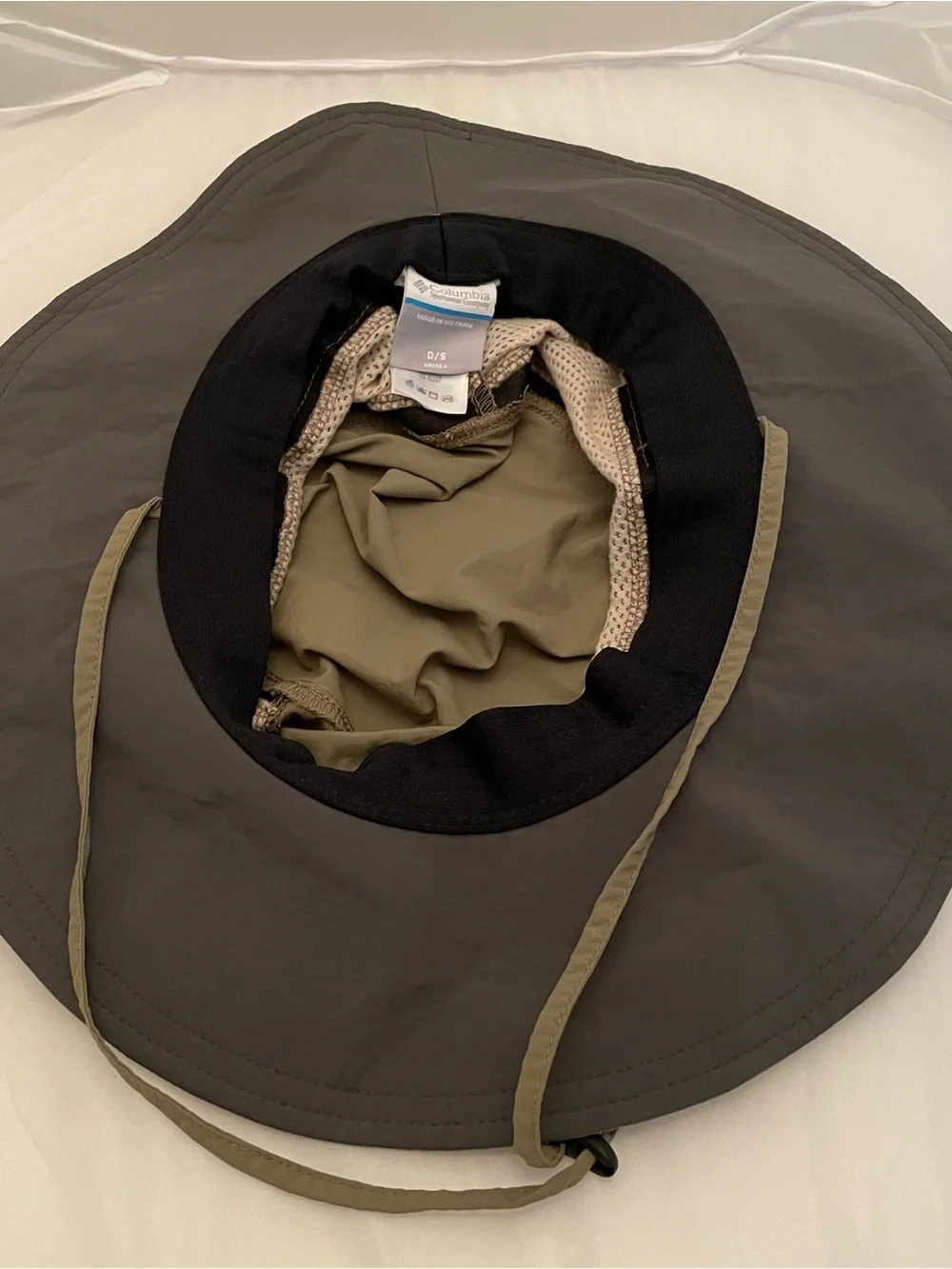Olive Green Outdoor Columbia  Sun Hat with Mesh Venting and drawstring